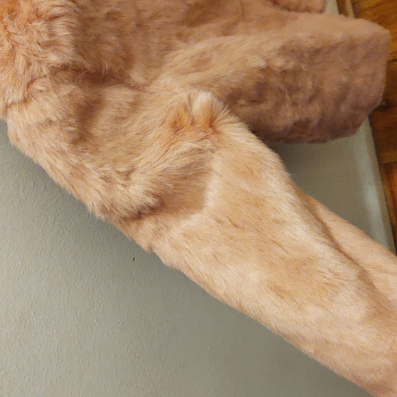 Pink faux fur coat - Picture 3 of 4